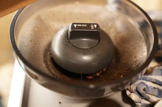 The Oracle hopper lock knob with a few beans in the bottom