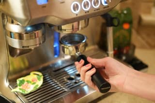 Reinserting the rinsed portafilter into the group head