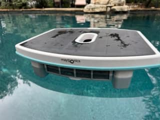 The Dolphin Skimmi top deck and its recessed solar panel