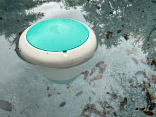My Ondilo ICO floating in the pool between its hourly pH and ORP readings