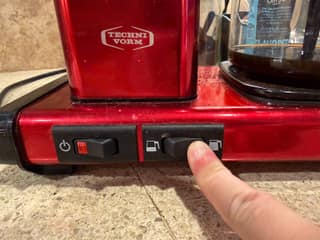 Selecting the full-carafe side of the Moccamaster KBGV batch switch